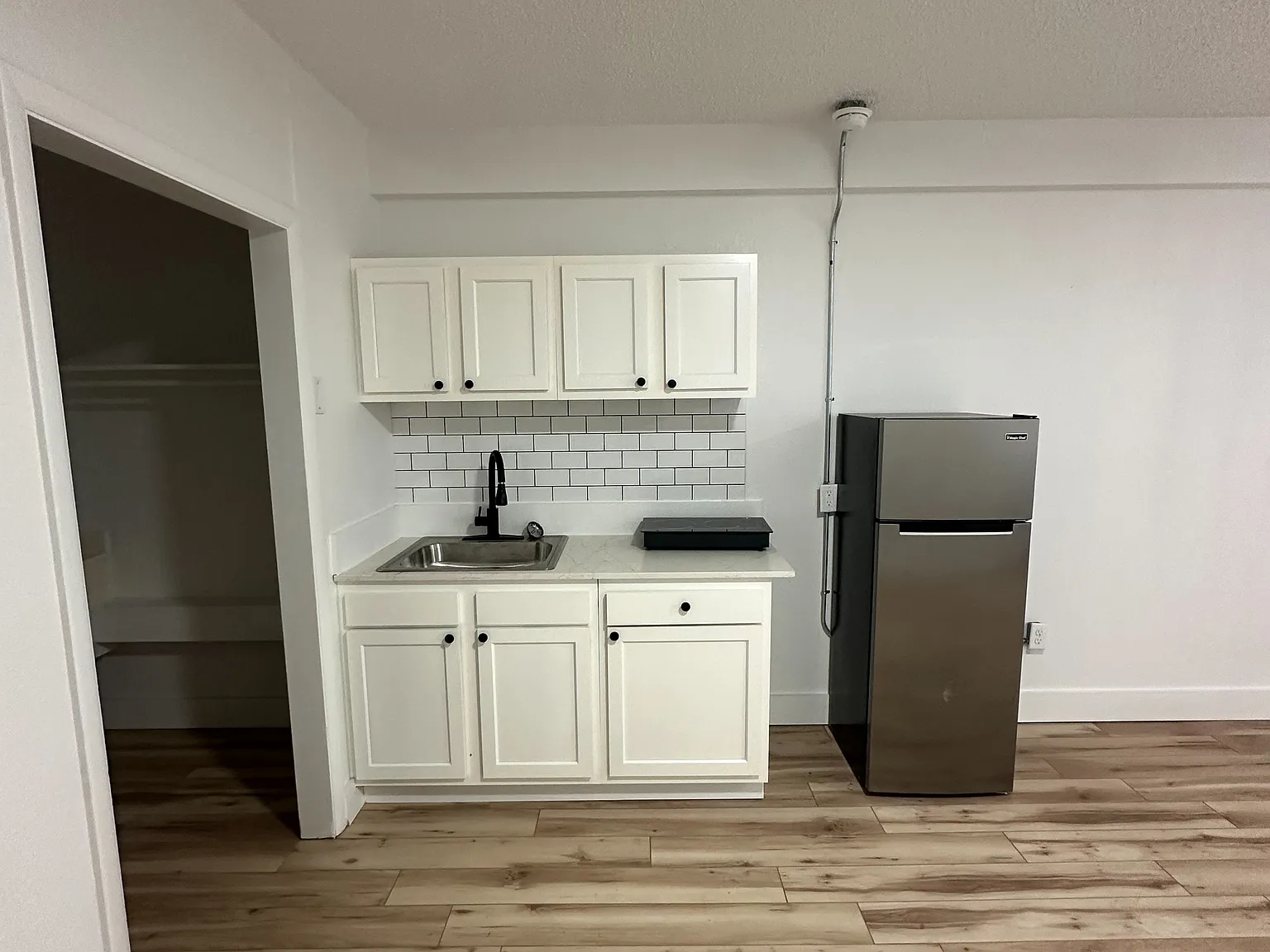 Studio, 300 sqft, $695 — Photo 2