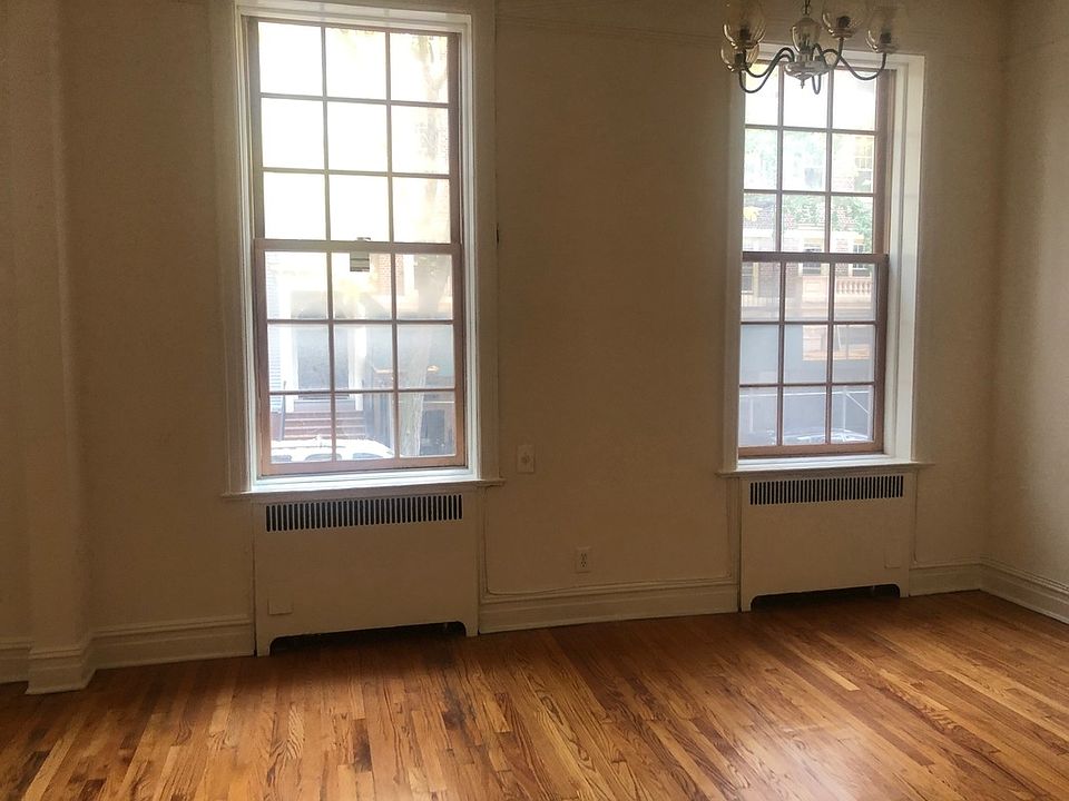 1st image of 142 Henry St #3
