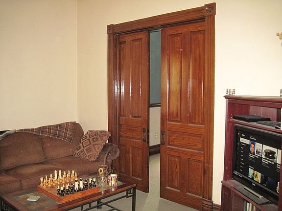 5th image of 304 Hoffman Ave