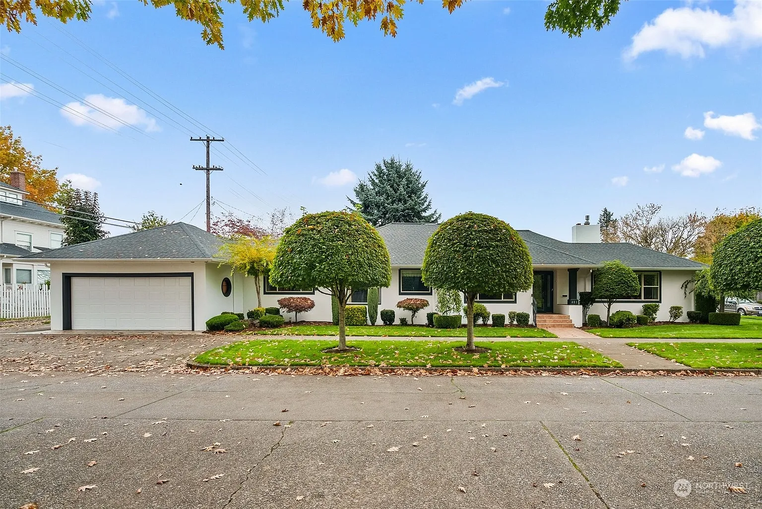 401 W Maple photo 1
