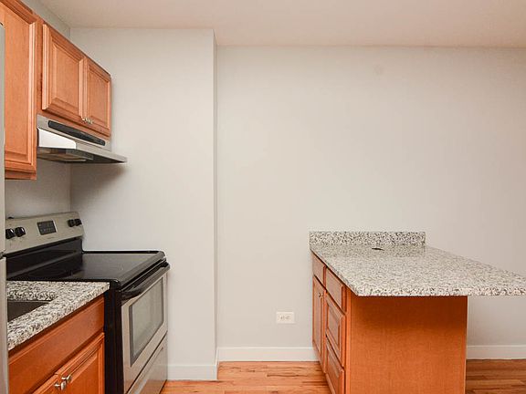 4th image of 7450 N Greenview Ave APT 81