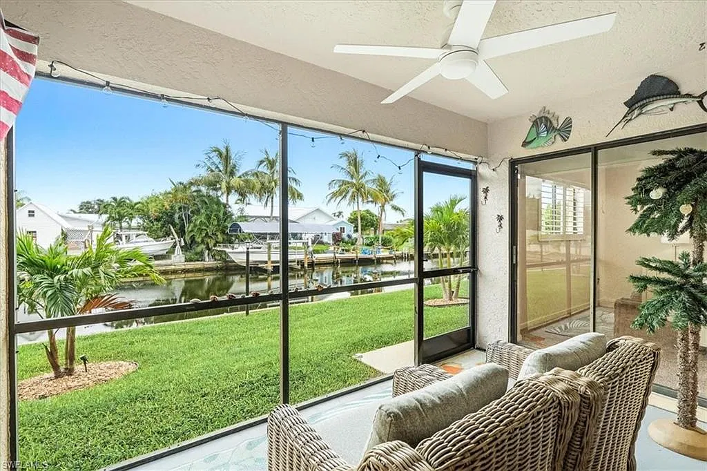 2 bed, 2.0 bath, 986 sqft, $2,200 — Photo 2