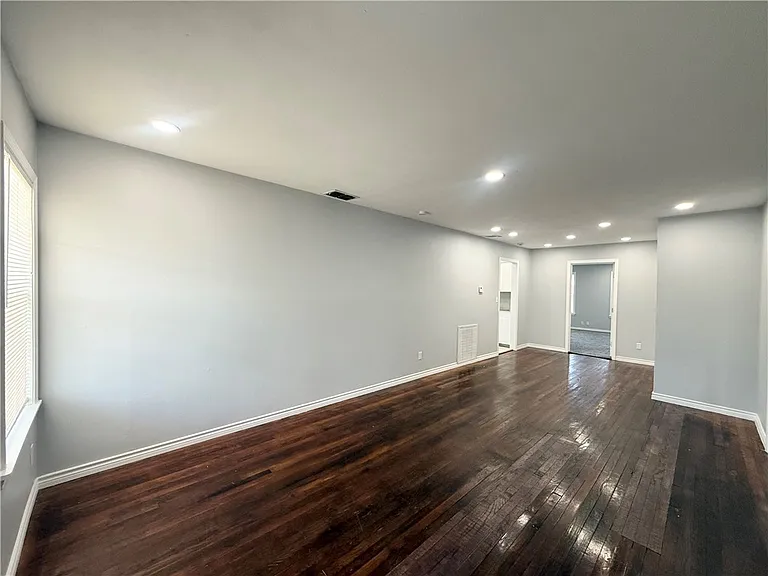 1722 Trenton Dr — Photo 2