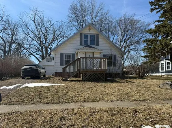 305 1st Ave NE, Dodge Center, MN 55927