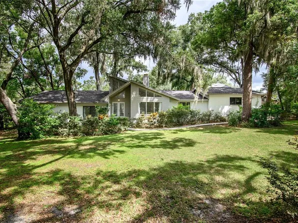 8302 N River Highlands Pl, Tampa, FL 33617