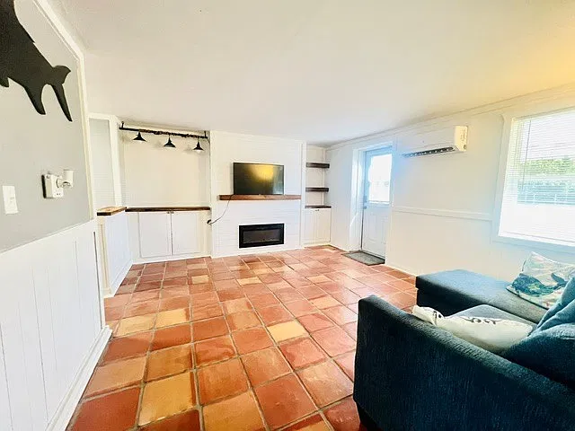 2 bed, 700 sqft, $1,800 — Photo 4