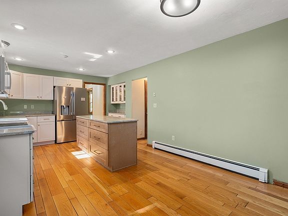 5th image of 310 River St