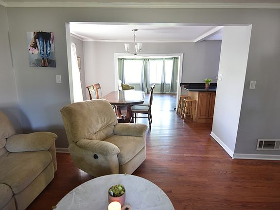 5th image of 2326 Emerson Ave