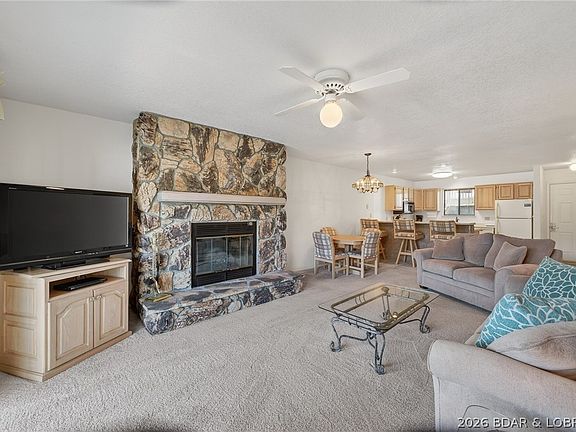 3rd image of 611 Lazy Days Rd APT D1