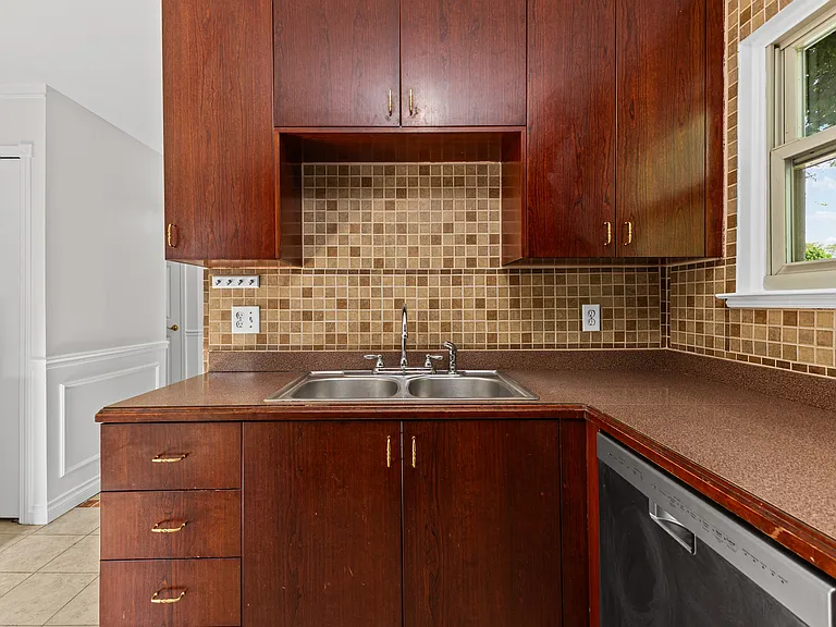 2907 Roundtree Dr — Photo 9