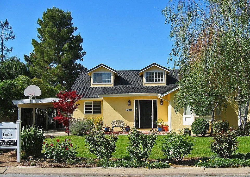 Inviting with great curb appeal