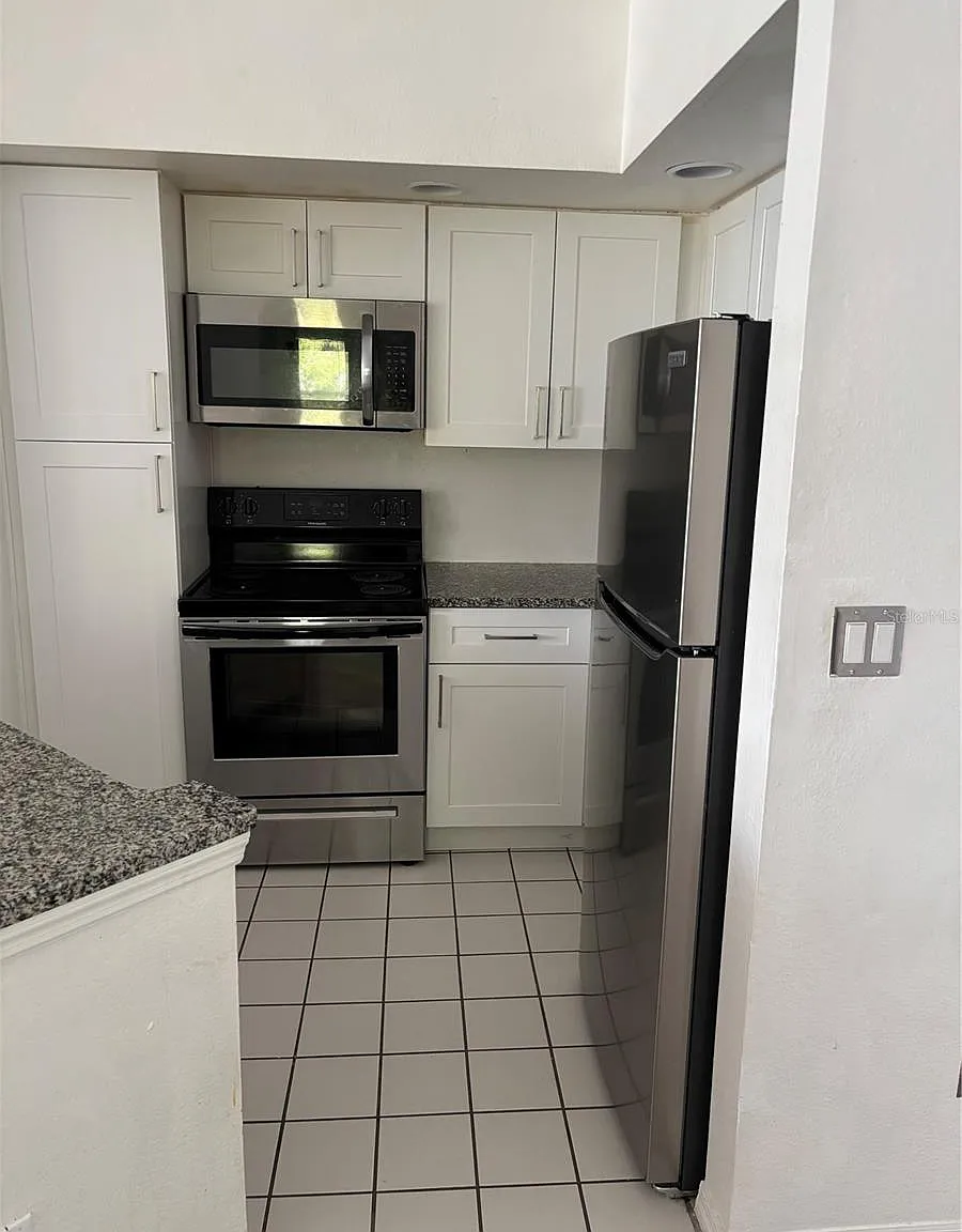 2 bed, 1054 sqft, $1,600 — Photo 3
