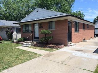 22832 Shakespeare Ave, Eastpointe, MI 48021