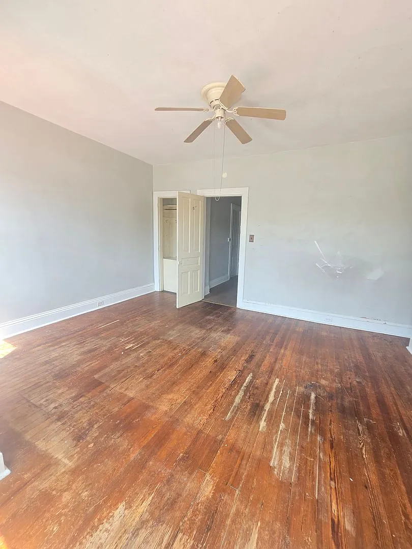 935 S Queen St — Photo 2