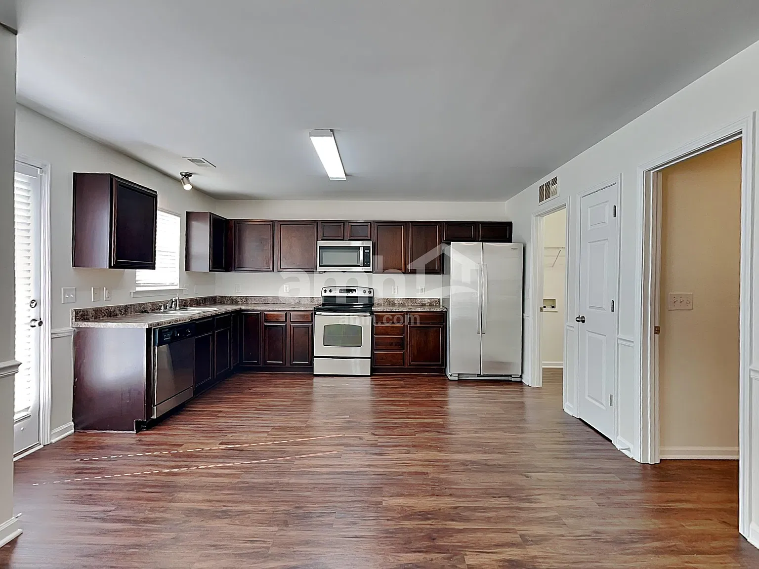 3 bed, 2.5 bath, 1627 sqft, $1,995 — Photo 3