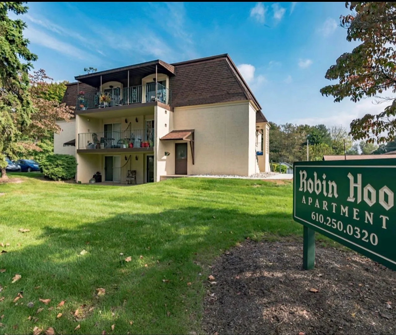 Robin Hood Apartments — Photo 2