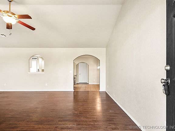 4th image of 8977 S 260th East Ave