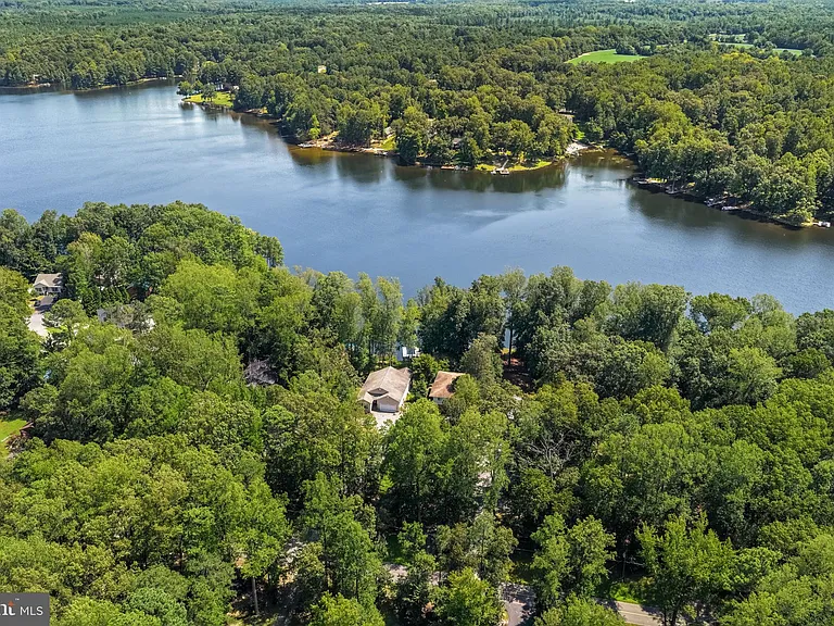 686 Lake Caroline Dr — Photo 37