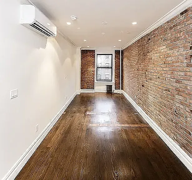 222 E 12th St #4B — Photo 4