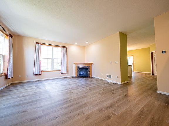 2nd image of 9890 Pincherry Ln