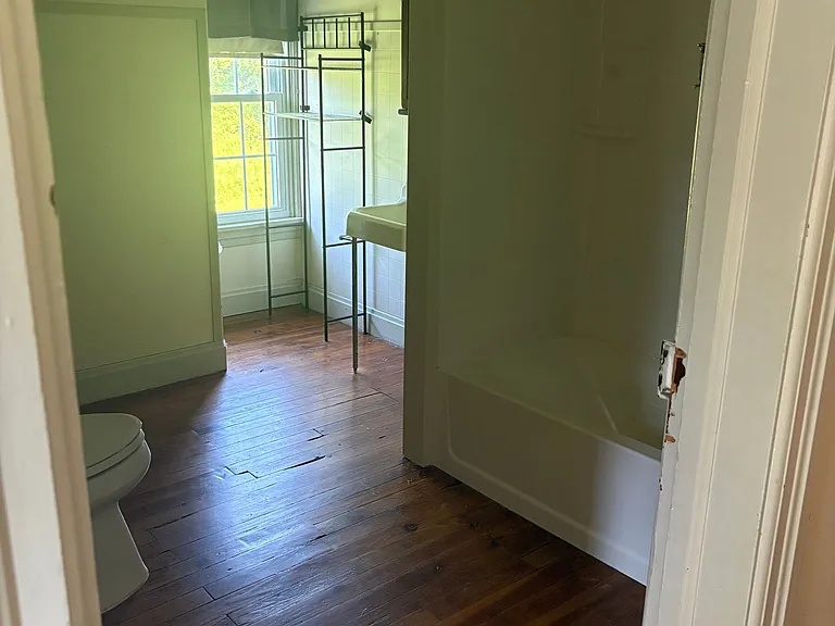 403 Old Ferry Rd — Photo 3