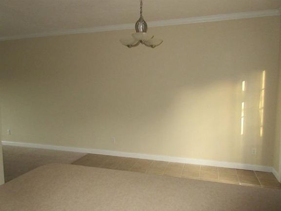 3rd image of 6009 Lexington Ave