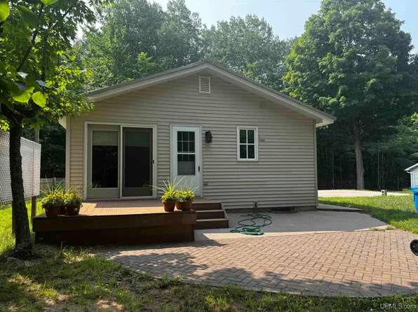 1802 Werner St, Marquette, MI 49855