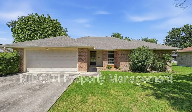 1233 Hollyhock Ln — Photo 1
