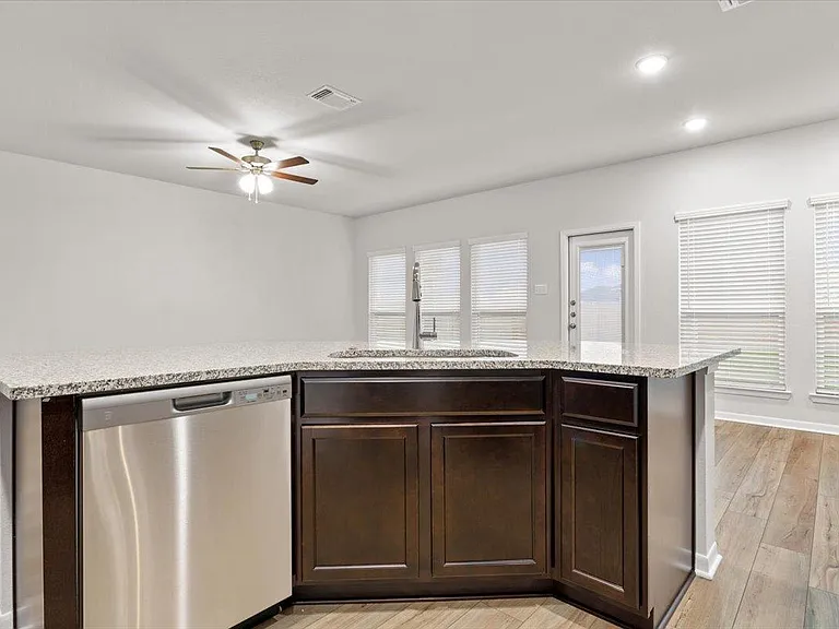 2720 Fox River Dr — Photo 10
