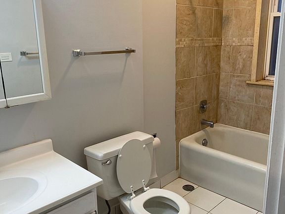 5th image of 3714 N Sheffield Ave #3F