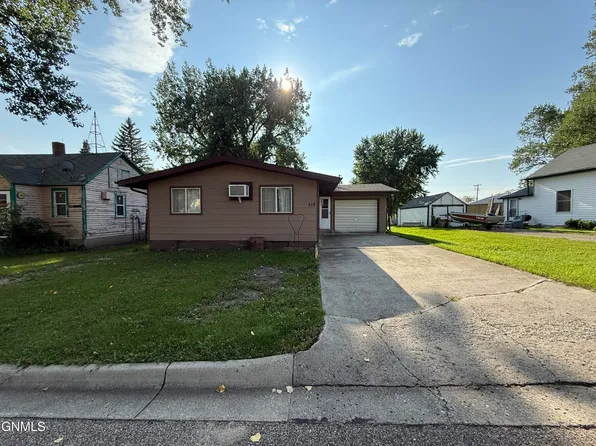 515 2nd Ave W, Gackle, ND 58442