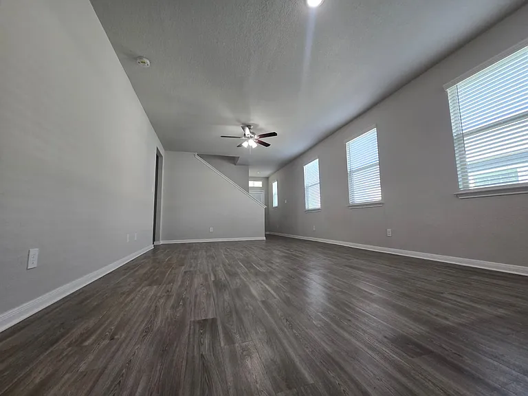 313 Caleb Ct — Photo 12