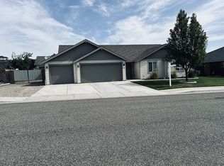 5005 Pinehurst Dr, Pasco, WA 99301