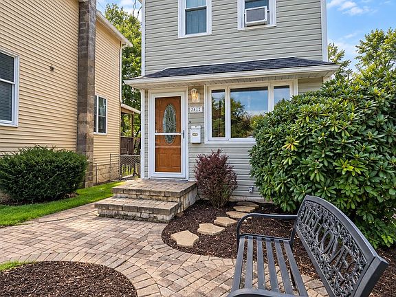 3rd image of 412 Foster St