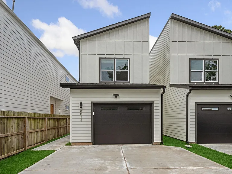 8023 Easter St — Photo 1