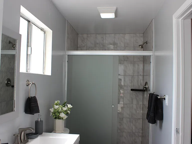 1414 Roscomare Rd #1 — Photo 10
