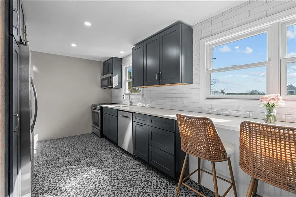 2 bed, 1.5 bath, 1340 sqft, $3,300 — Photo 2
