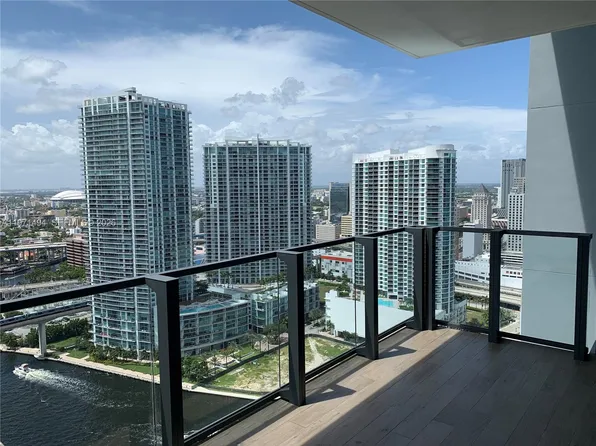 68 SE 6th St APT 3010, Miami, FL 33130