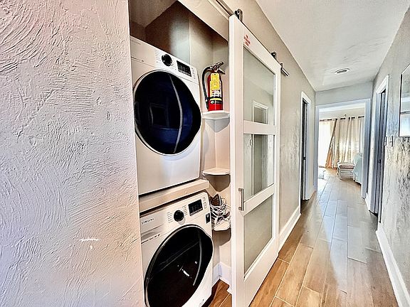 4th image of 176 E Gulf Beach Dr