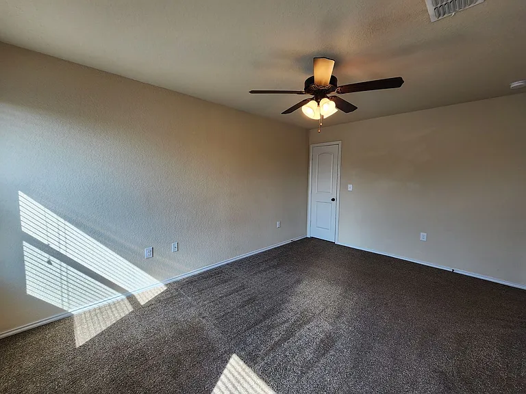 622 Creekside Cir — Photo 14