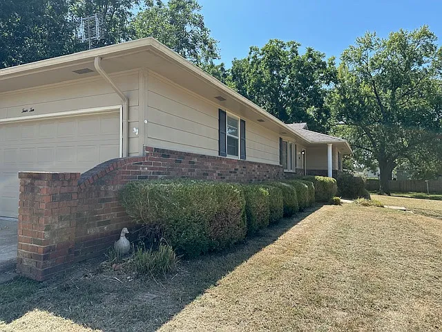 2 bed, 1370 sqft, $1,375 — Photo 3