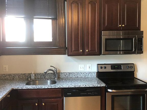 2nd image of 1533 Green St #1W