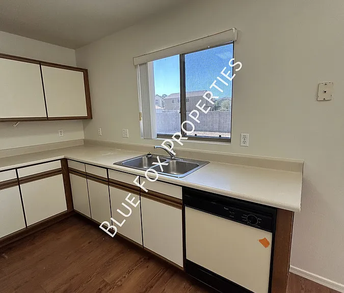 2021 W Menzel Dr — Photo 5