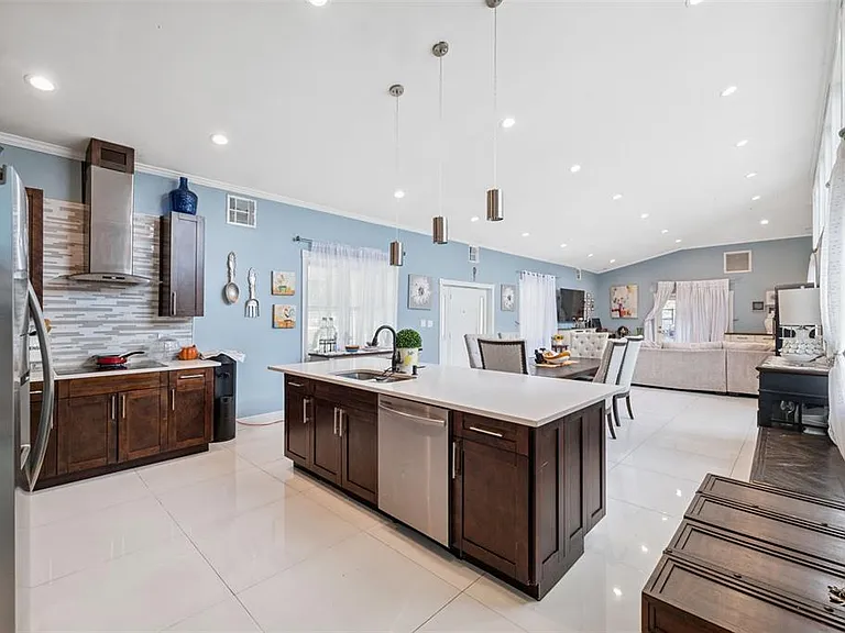 4527 Redcoat Dr — Photo 4