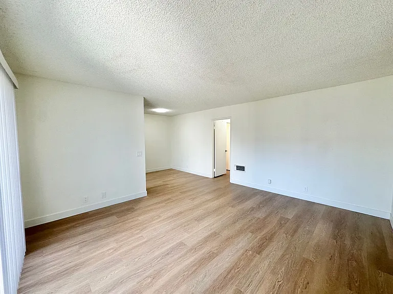 Bolsa Gardens Apartment Homes — Photo 22