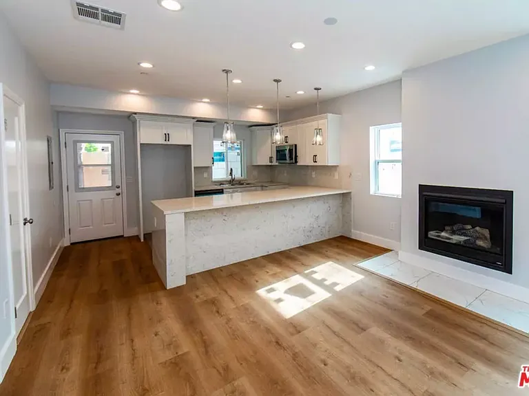 2210 S Harcourt Ave — Photo 8