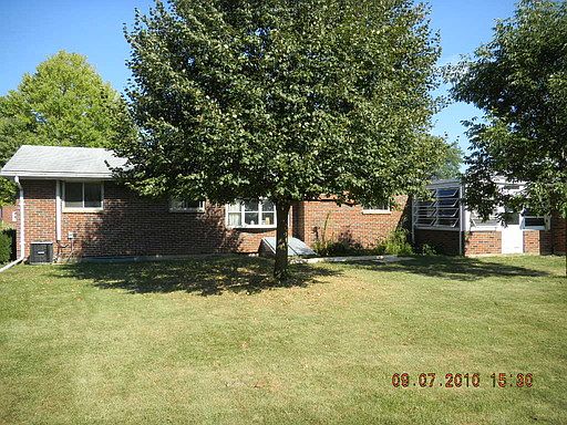 3rd image of 230 Diamond St