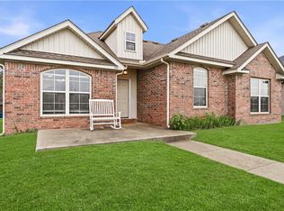 3100 Featherston Rd, Bentonville, AR 72713