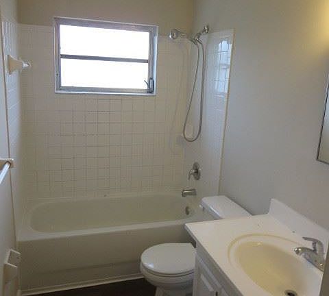 5th image of 10124 Searcy Ct