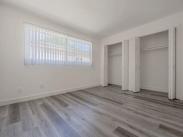 Roscoe Apartments — Photo 7